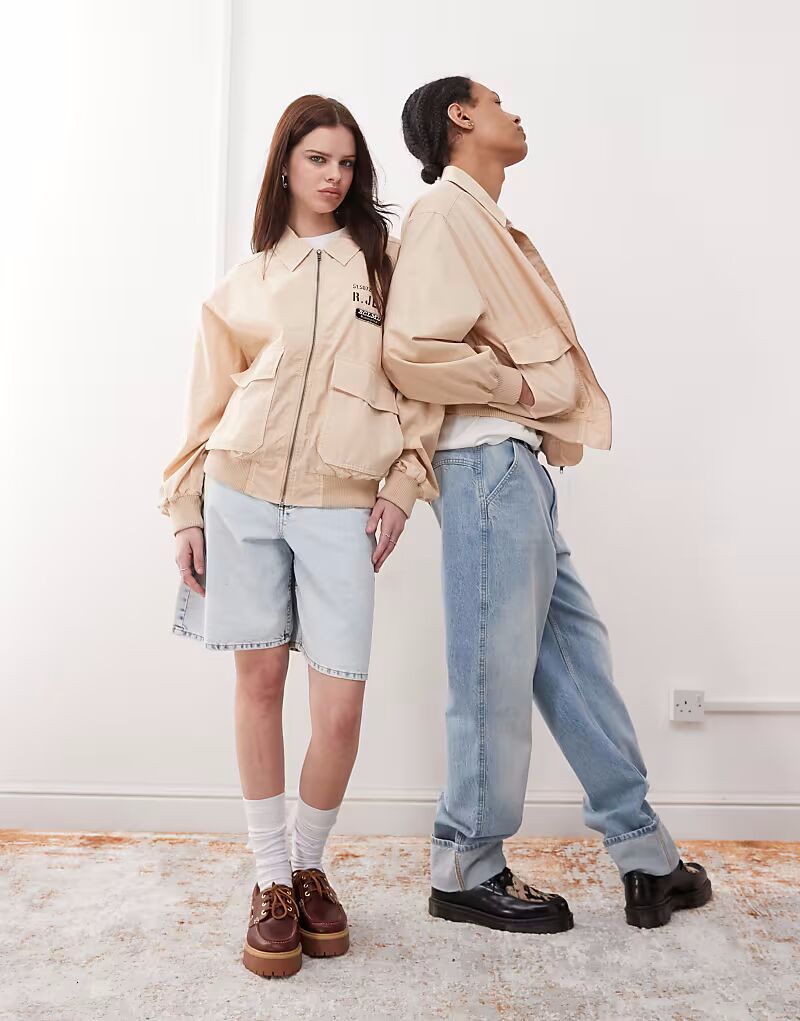 Reclaimed Vintage унисекс легкая куртка-бомбер харрингтон в каменном цвете
Reclaimed Vintage унисекс легкая куртка-бомбер харрингтон в каменном цвете