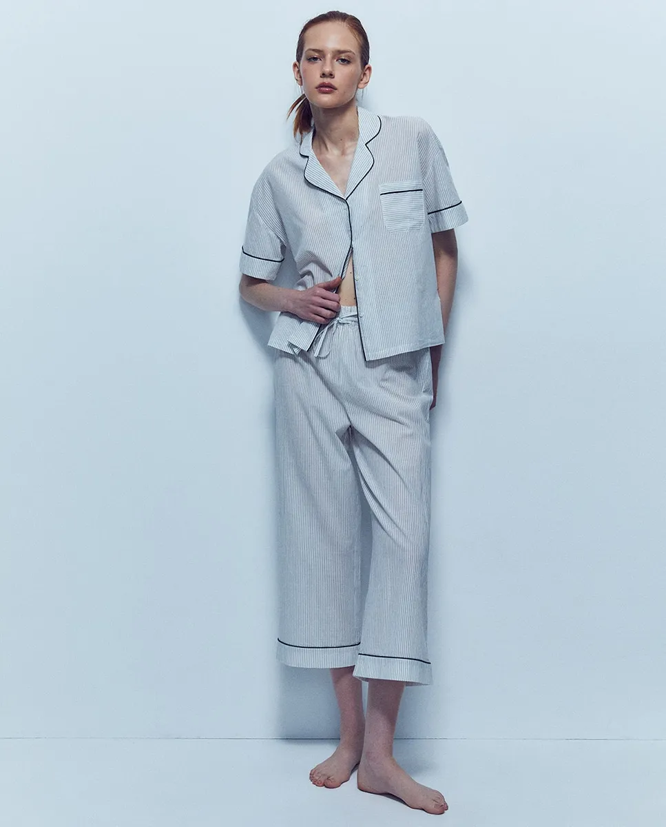 Пижама дипломатическая в полоску Sfera, черный
Пижама дипломатическая в полоску Sfera, черный