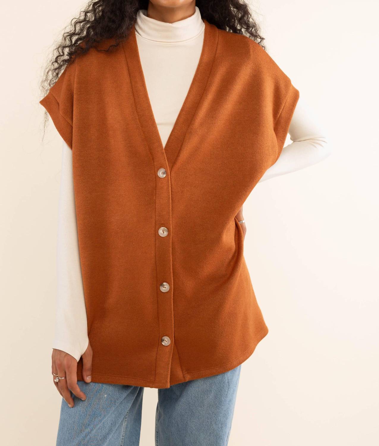 Вязаный жилет Theo оверсайз в верблюжьем цвете Nlt, коричневый
Вязаный жилет Theo оверсайз в верблюжьем цвете Nlt, коричневый