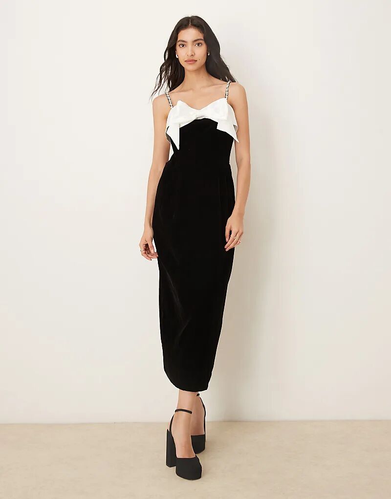 Бархатное платье миди Sister Jane Kelly черного цвета с белым бантом
Бархатное платье миди Sister Jane Kelly черного цвета с белым бантом