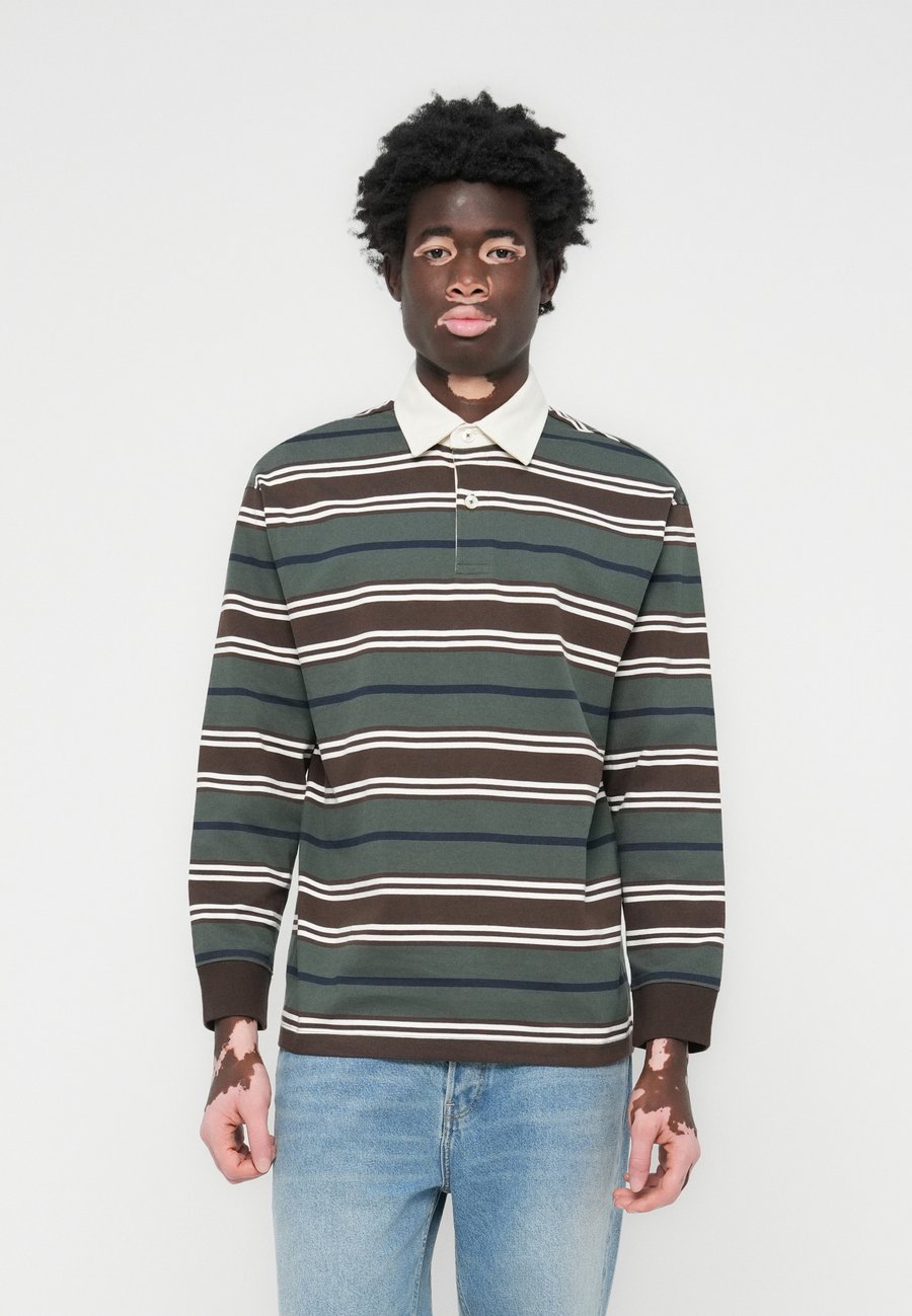 Топ Selected Homme SLHROLAND RUGBY STRIPE, Deep Forest/Egret/Sky Captain/Demitasse/Multi-Coloured
Топ Selected Homme SLHROLAND RUGBY STRIPE, Deep Forest/Egret/Sky Captain/Demitasse/Multi-Coloured