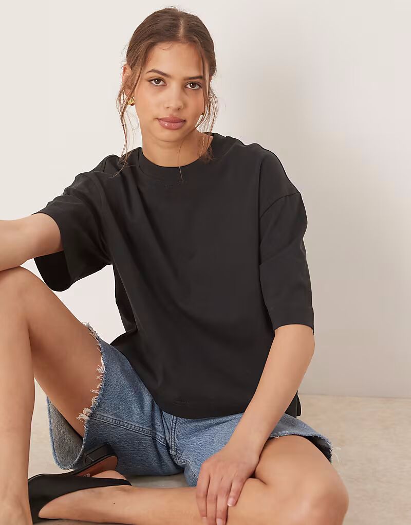 Футболка свободного кроя с короткими рукавами Gina Tricot черного цвета
Футболка свободного кроя с короткими рукавами Gina Tricot черного цвета