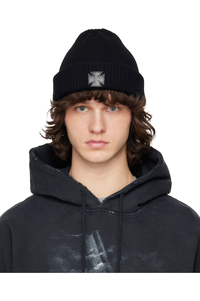 Кожаная байкерская шапка с крестообразным логотипом Vetements, черный
Кожаная байкерская шапка с крестообразным логотипом Vetements, черный