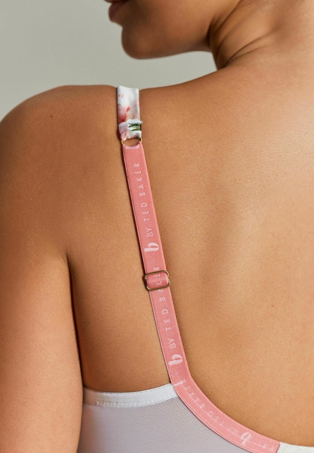 Бюстгальтер на косточках Floral B by Ted Baker, белый с цветочным принтом 
Бюстгальтер на косточках Floral B by Ted Baker, белый с цветочным принтом