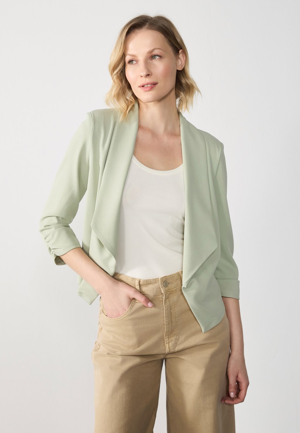 Блейзер Anna Field, светло-зеленый
Блейзер Anna Field, светло-зеленый