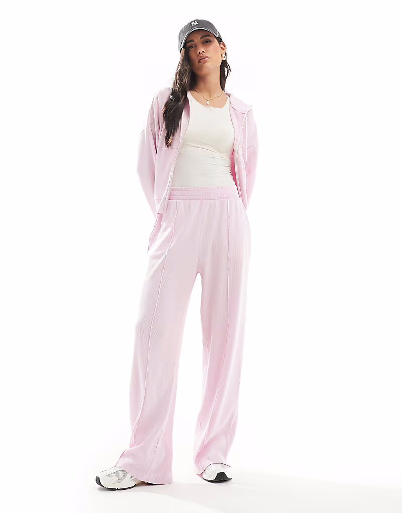 Спортивные брюки ASOS DESIGN co-ord вафельного цвета выбеленного розового цвета - МУЛЬТИ
Спортивные брюки ASOS DESIGN co-ord вафельного цвета выбеленного розового цвета - МУЛЬТИ