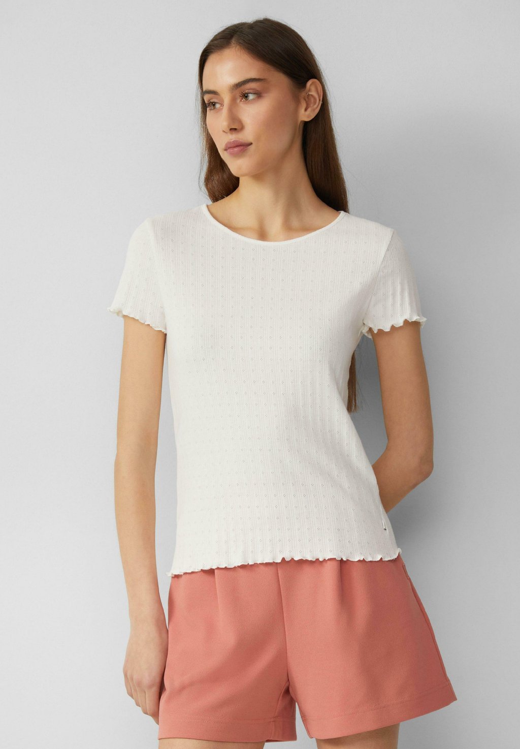 Базовая футболка MIT AJOUR-MUSTER QS, кремовый
Базовая футболка MIT AJOUR-MUSTER QS, кремовый