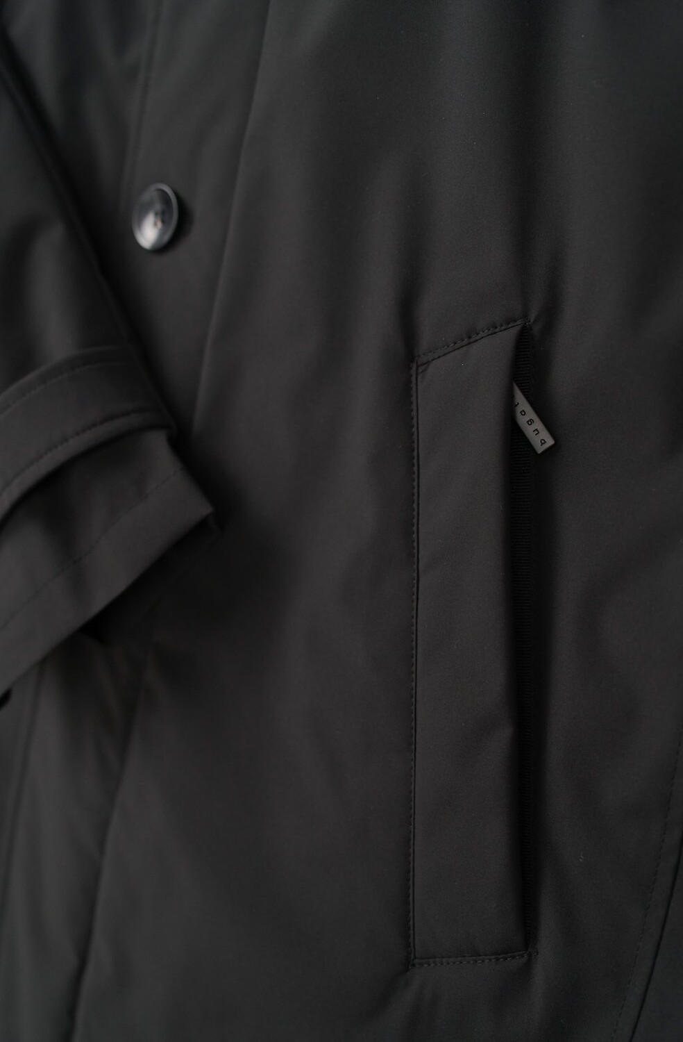 Классическое пальто MANTEL MIT WASSERABWEISENDER EIGENSCHAFT bugatti, черный
Классическое пальто MANTEL MIT WASSERABWEISENDER EIGENSCHAFT bugatti, черный