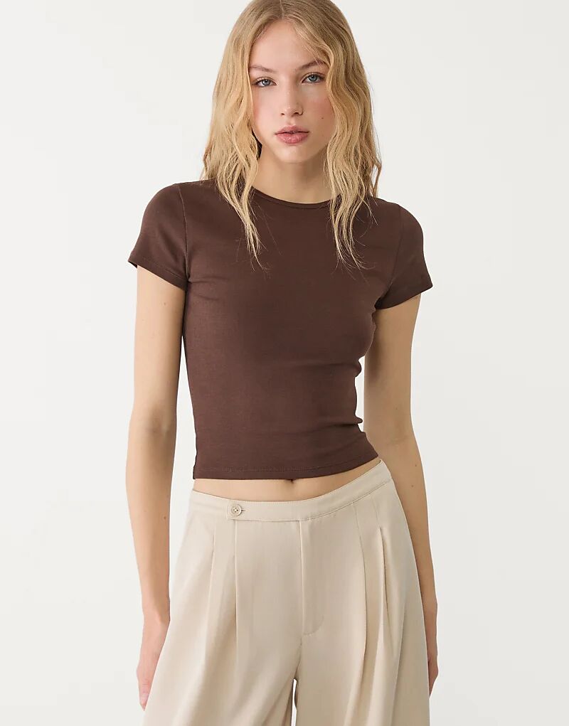 Футболка Stradivarius облегающего кроя коричневого цвета
Футболка Stradivarius облегающего кроя коричневого цвета