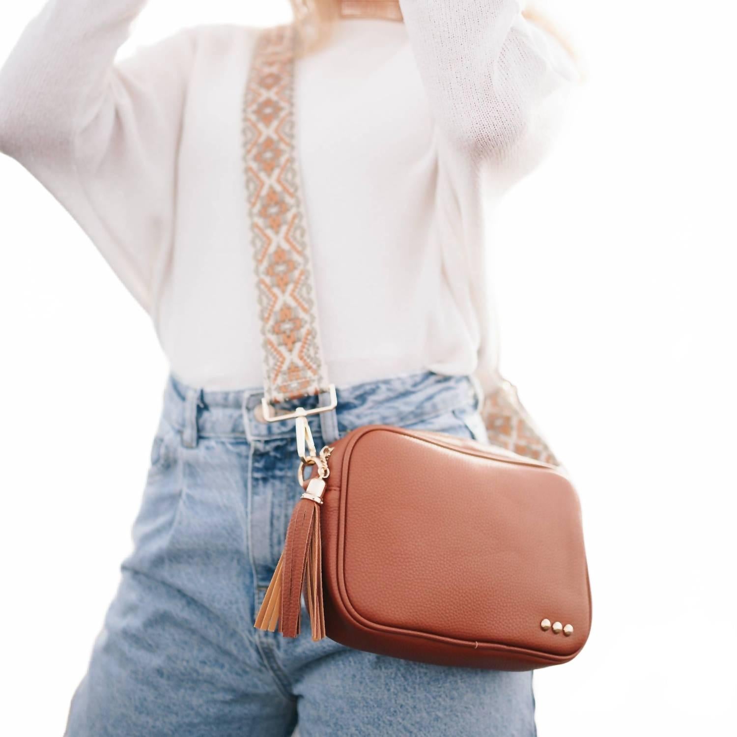 Женская сумка-мессенджер для камеры через плечо с гобеленовым ремешком цвета верблюжьего коричневого цвета Pretty Simple, Camel Brown
Женская сумка-мессенджер для камеры через плечо с гобеленовым ремешком цвета верблюжьего коричневого цвета Pretty Simple, Camel Brown