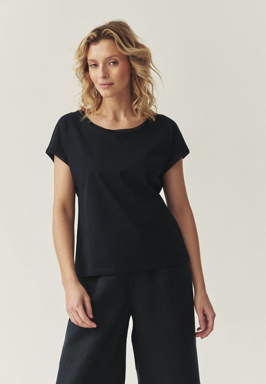 Базовая футболка LOPINI - Blouse TATUUM, темно-синий
Базовая футболка LOPINI - Blouse TATUUM, темно-синий