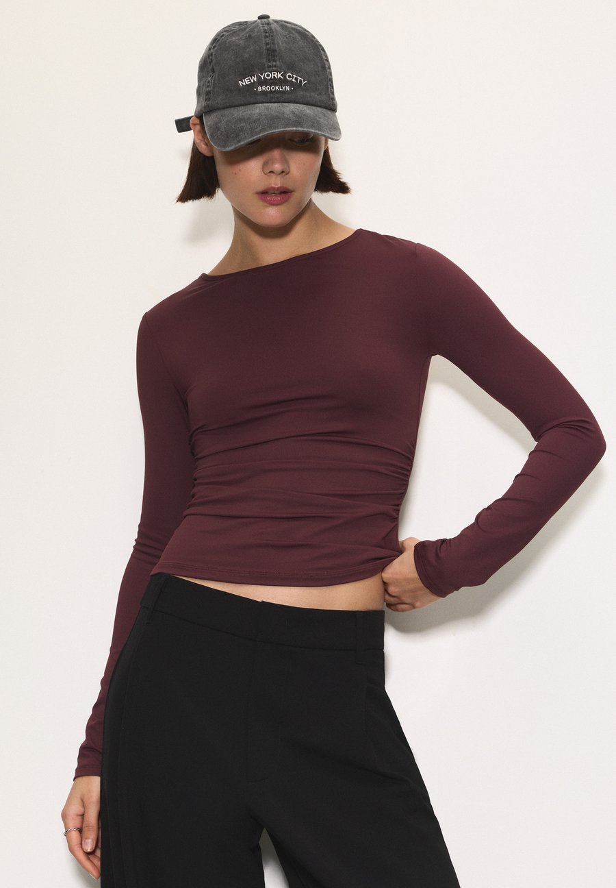 Топ PULL&BEAR OPEN-BACK, Bordeaux
Топ PULL&BEAR OPEN-BACK, Bordeaux