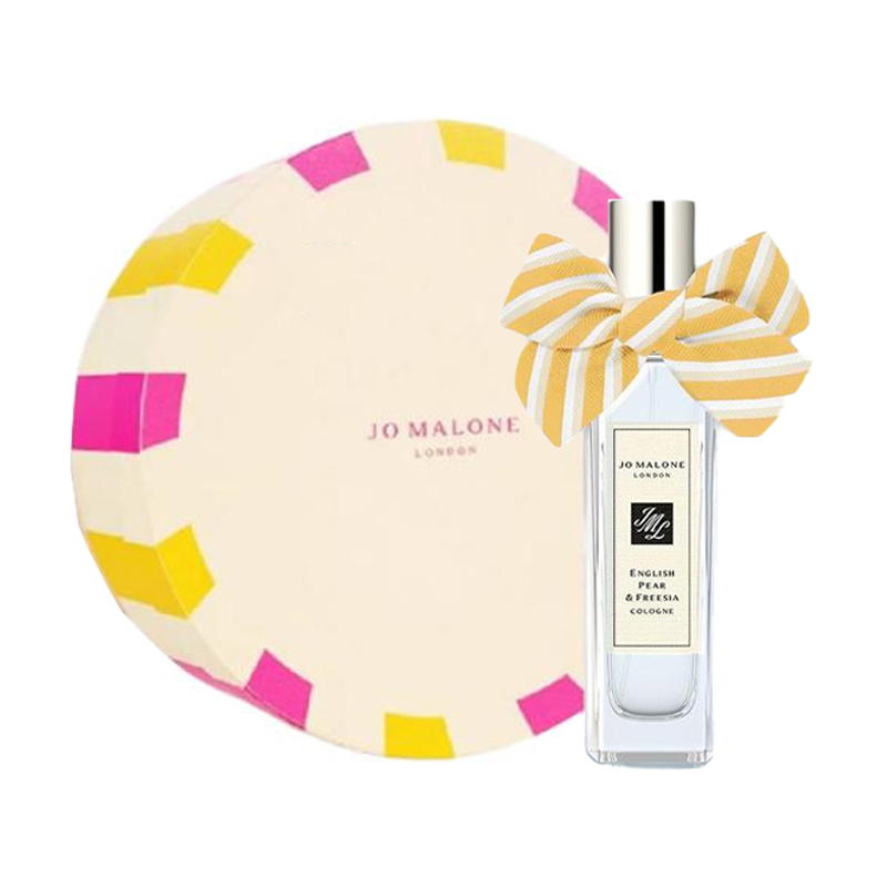 Одеколон Jo Malone London English Pear & Freesia в подарочной упаковке, 30 мл
Одеколон Jo Malone London English Pear & Freesia в подарочной упаковке, 30 мл