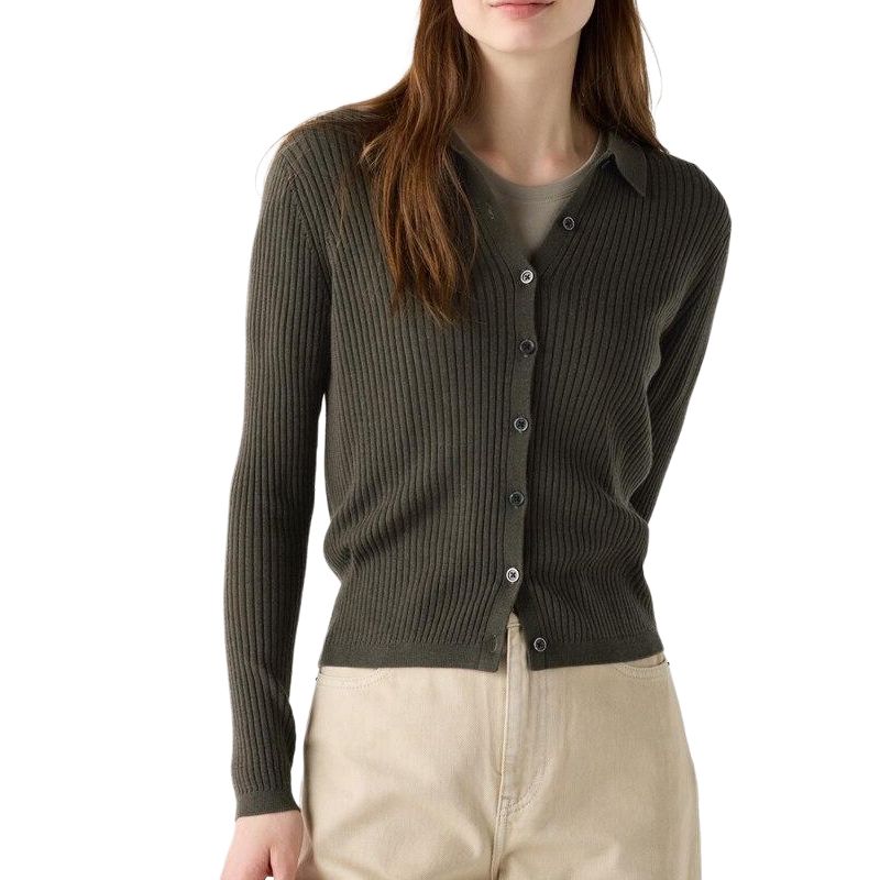 Свитер женский темно-оливковый UNIQLO
Свитер женский темно-оливковый UNIQLO