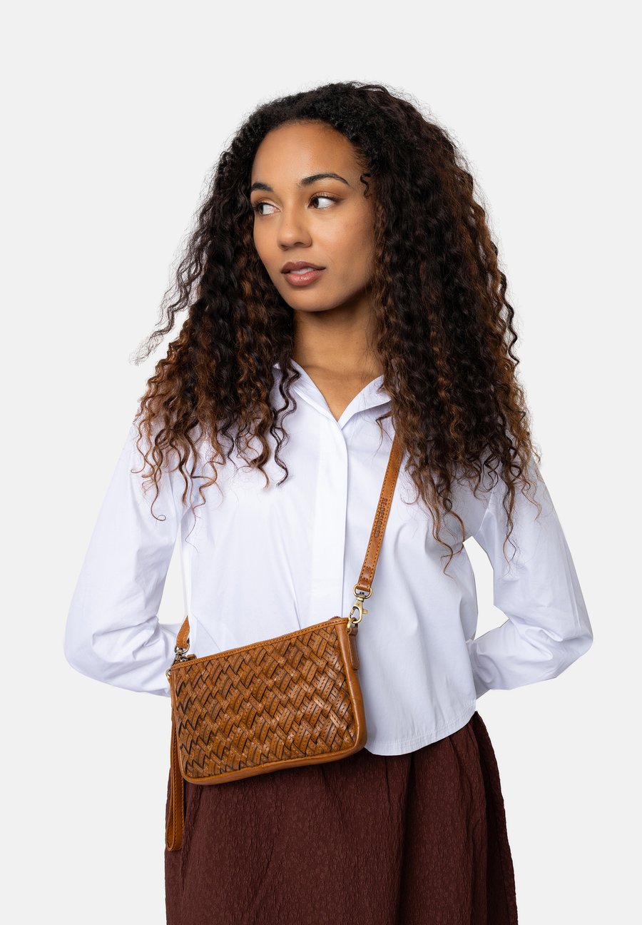 Сумка кросс-боди RE:DESIGNED Cross body bag, Tan
Сумка кросс-боди RE:DESIGNED Cross body bag, Tan