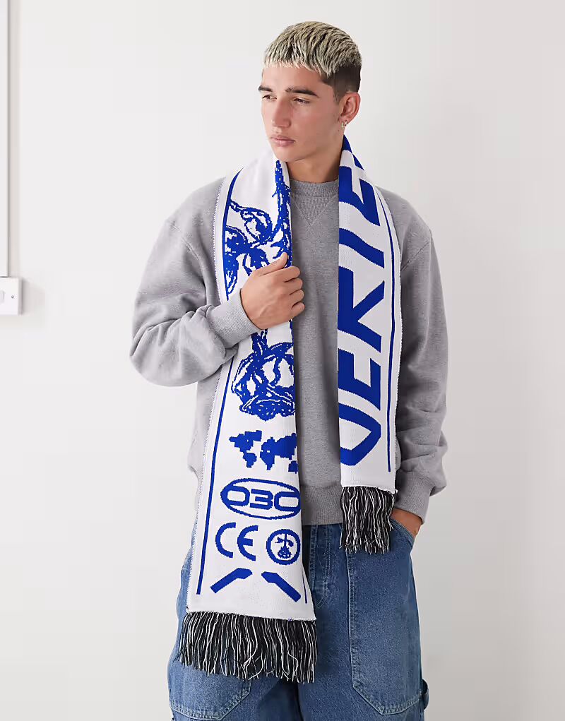 Шарф High State в черно-синем цвете Vertere Berlin
Шарф High State в черно-синем цвете Vertere Berlin