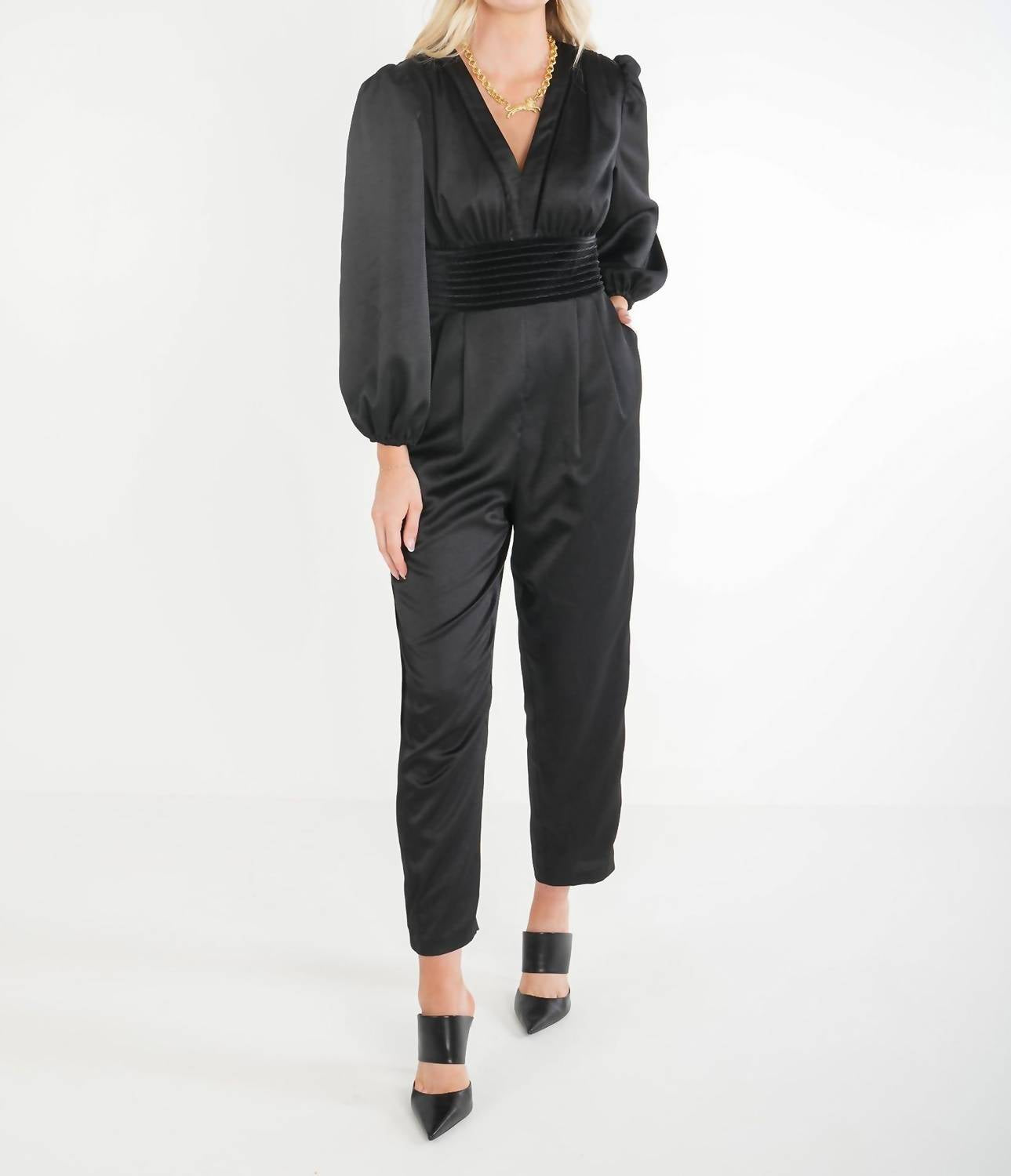 Комбинезон Isla черного цвета Emily McCarthy
Комбинезон Isla черного цвета Emily McCarthy