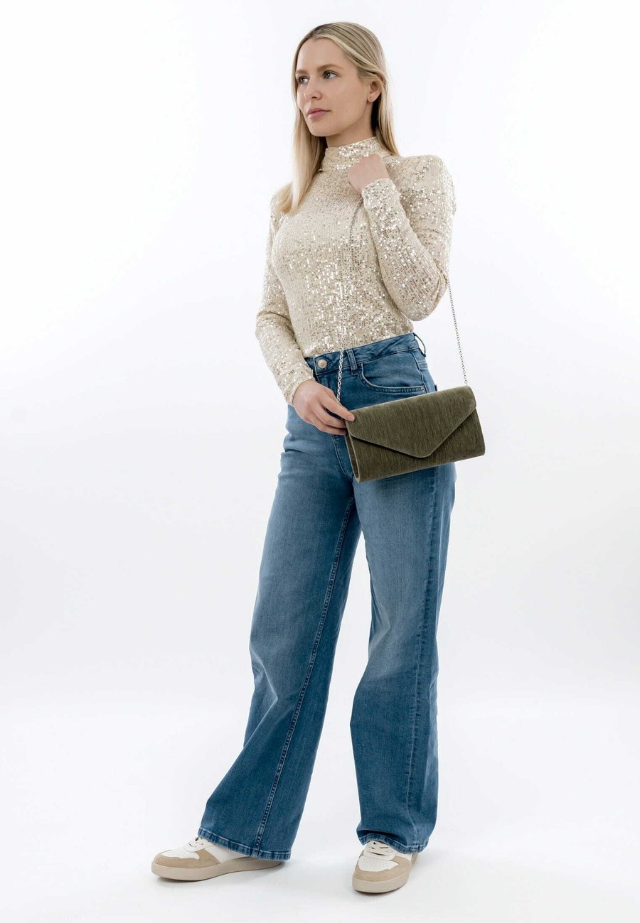 Клатч Tamaris AMALIA PILLOW, Oliv/Olive
Клатч Tamaris AMALIA PILLOW, Oliv/Olive