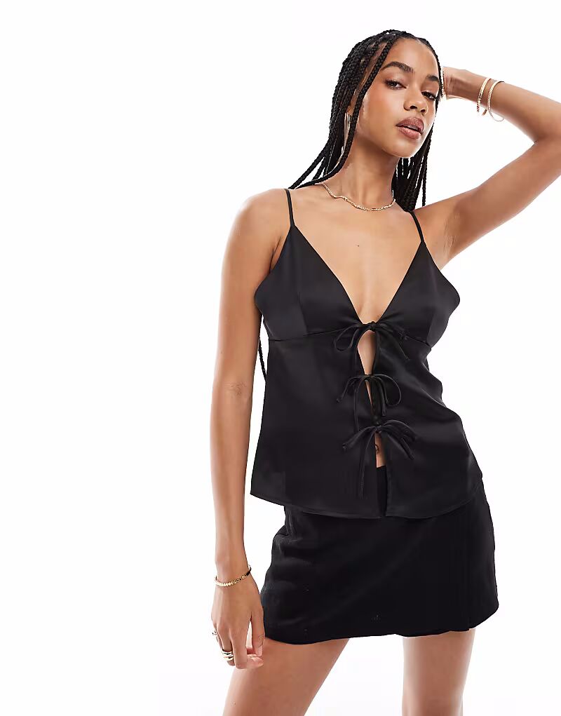 ONLY атласный топ-комбинезон черного цвета с завязками спереди
ONLY атласный топ-комбинезон черного цвета с завязками спереди