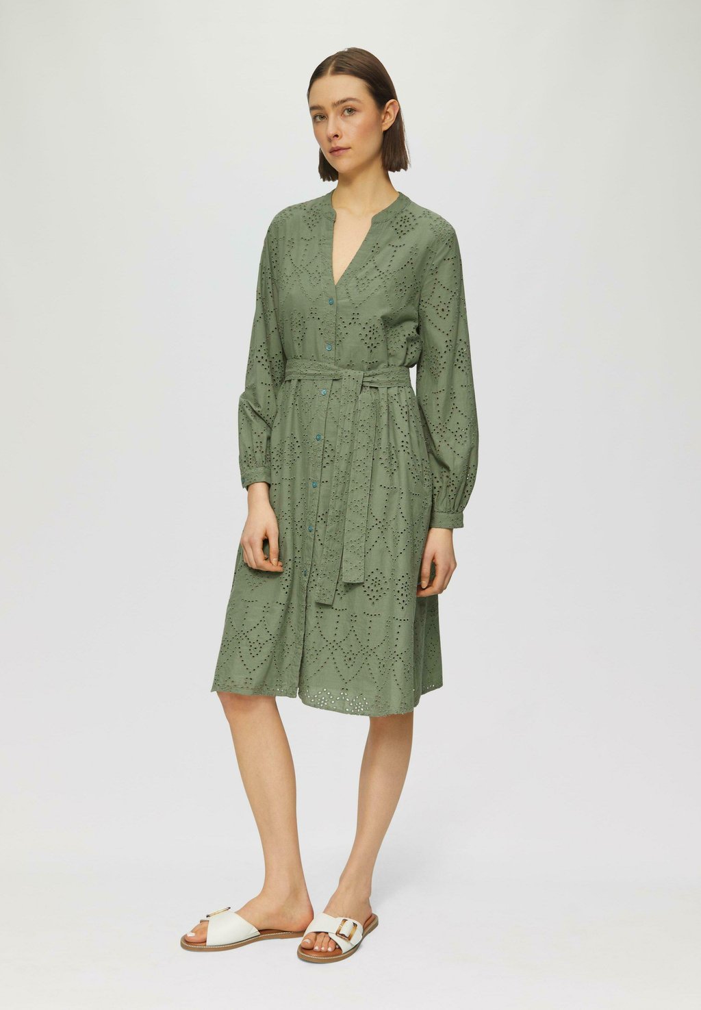 Платье-рубашка A-SHAPE MIT LOCHSTICKEREI UND V AUSSCHNITT s.Oliver, зеленый
Платье-рубашка A-SHAPE MIT LOCHSTICKEREI UND V AUSSCHNITT s.Oliver, зеленый