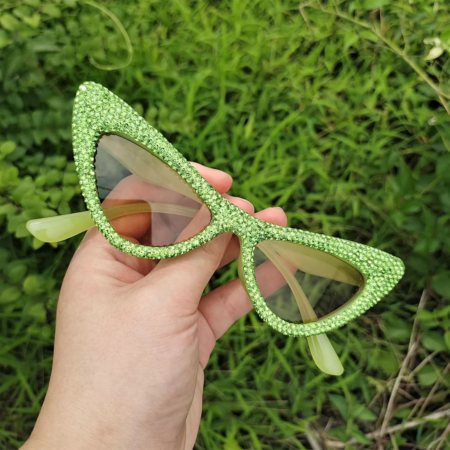 Солнцезащитные очки COTIA Fashion «Кошачий глаз» с бриллиантами для женщин, сверкающие стразами, винтажные треугольные очки с блестками и кристаллами, Green
Солнцезащитные очки COTIA Fashion «Кошачий глаз» с бриллиантами для женщин, сверкающие стразами, винтажные треугольные очки с блестками и кристаллами, Green