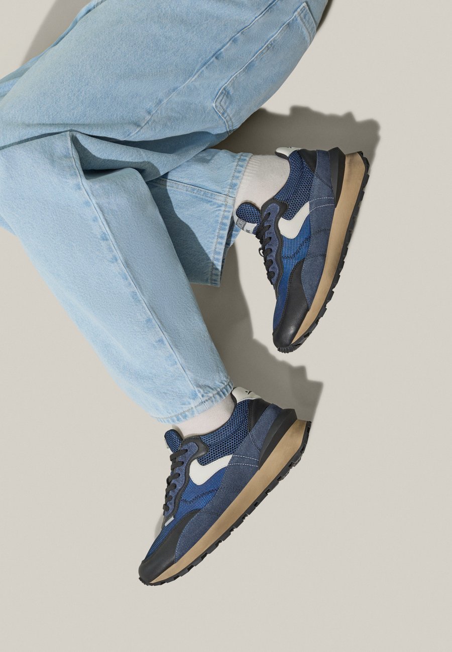 Кроссовки Voile Blanche QWARK HYPE, Marineblau-/Dark Blue
Кроссовки Voile Blanche QWARK HYPE, Marineblau-/Dark Blue