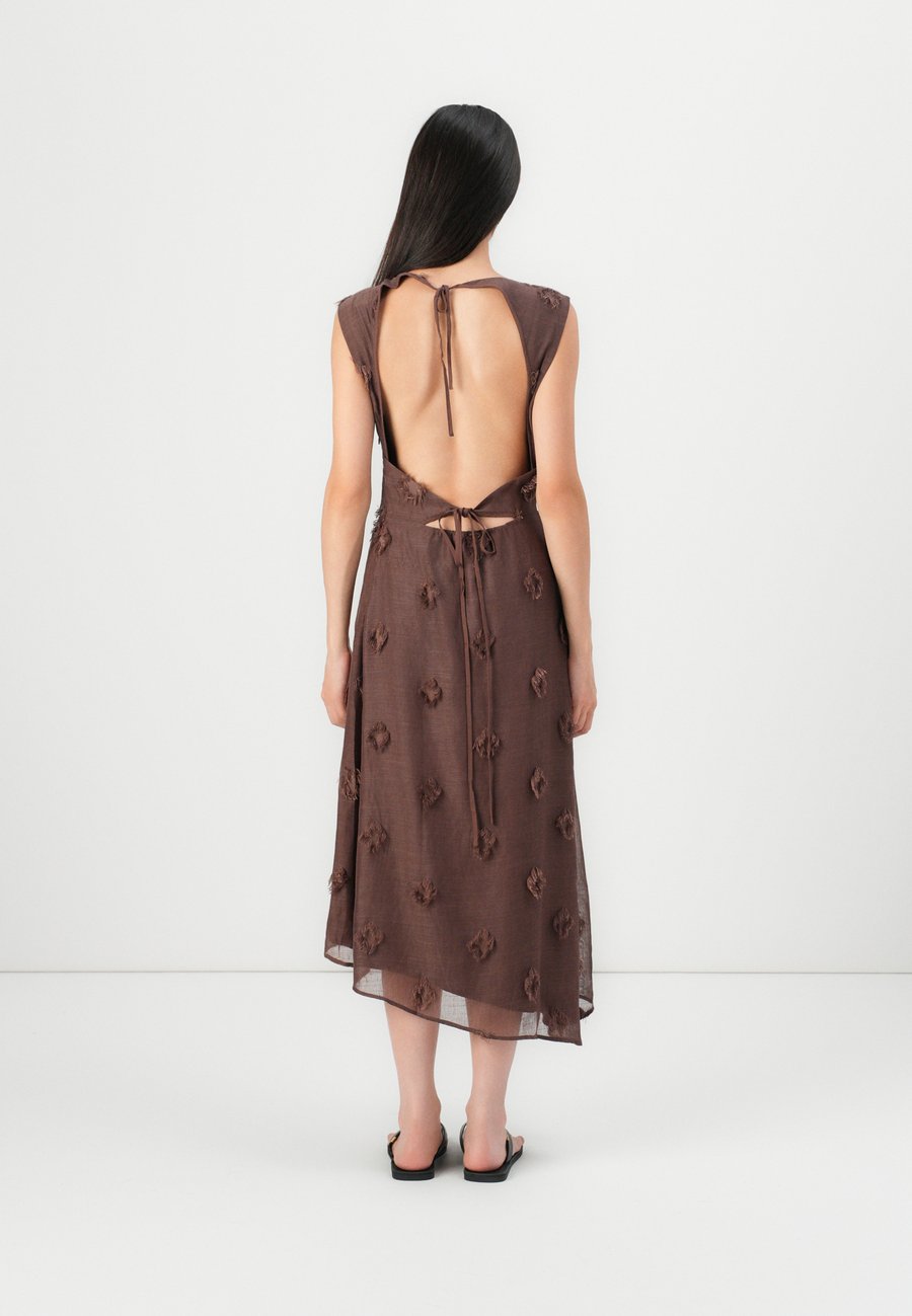 Платье Samsøe Samsøe SAPORTOFINO DRESS, French Roast/Brown
Платье Samsøe Samsøe SAPORTOFINO DRESS, French Roast/Brown
