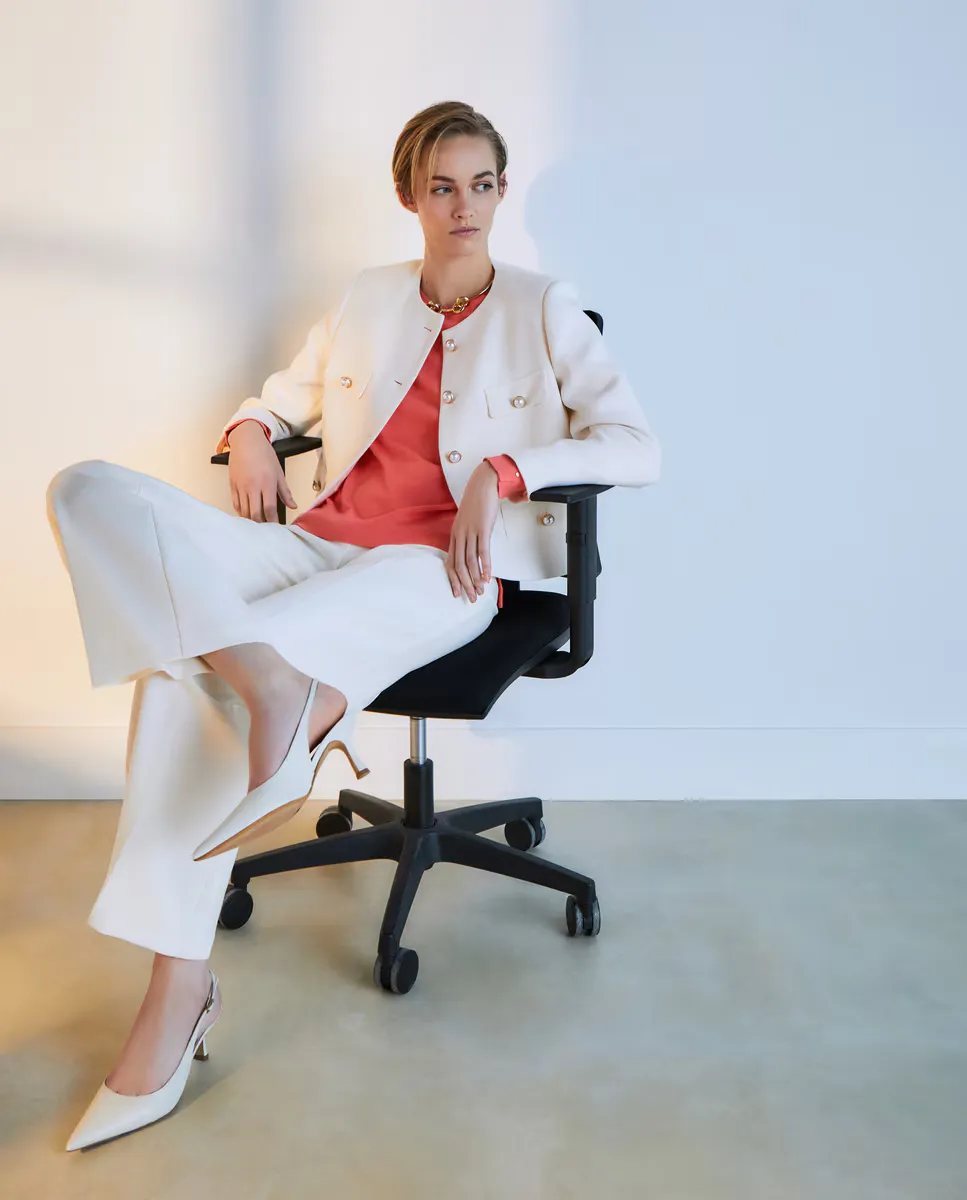 Женский блейзер без воротника с декоративной пуговицей Woman El Corte Inglés, цвет 120 Crudo
Женский блейзер без воротника с декоративной пуговицей Woman El Corte Inglés, цвет 120 Crudo