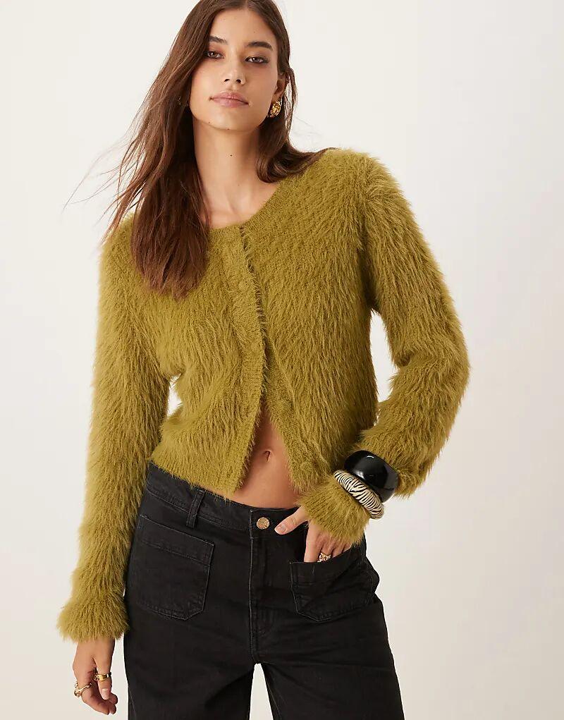 Супермягкий пушистый вязаный кардиган Vila зеленого цвета
Супермягкий пушистый вязаный кардиган Vila зеленого цвета