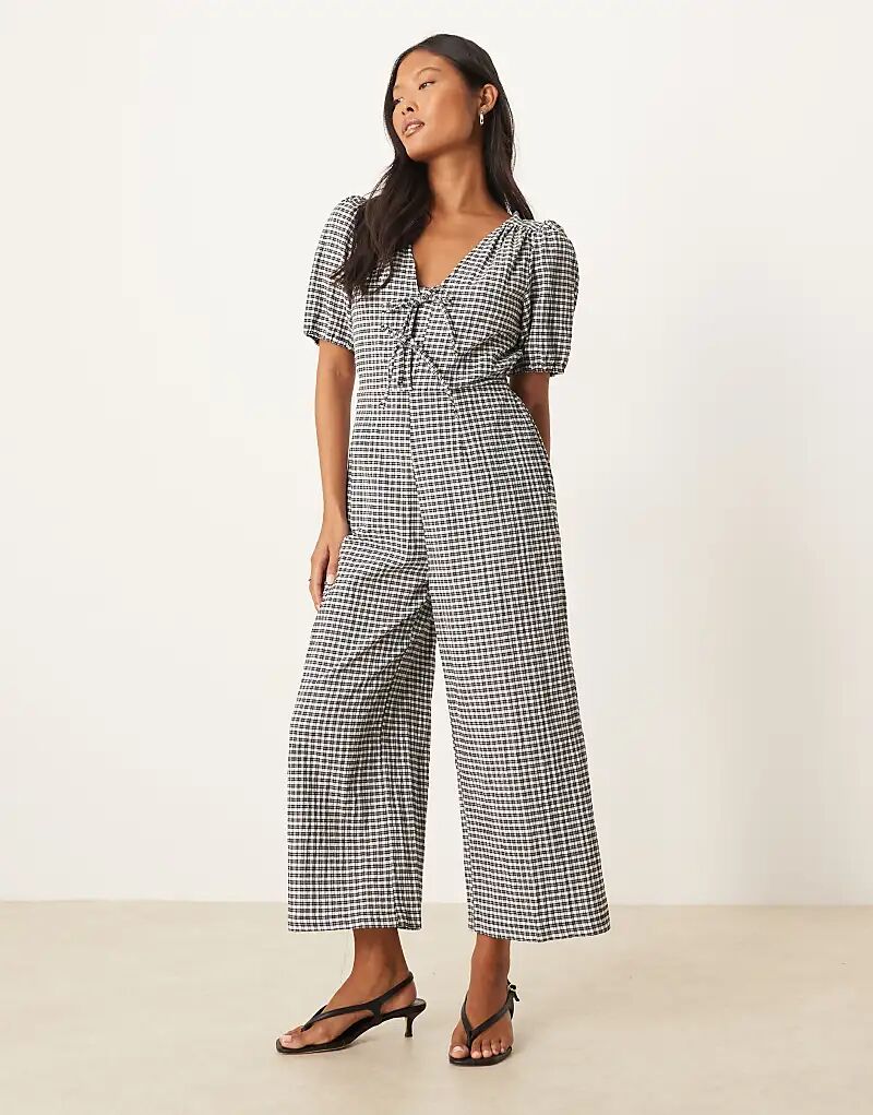 Широкий комбинезон Nobody's Child Petite Indie в черную клетку
Широкий комбинезон Nobody's Child Petite Indie в черную клетку