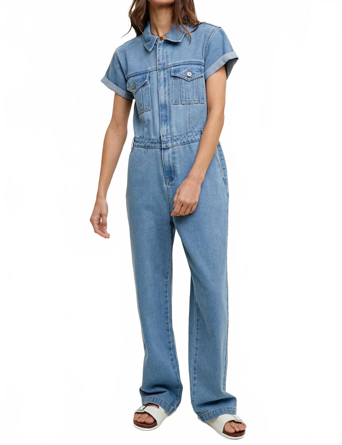 Джимовый комбинезон Sadie в светлой потертости WISHLIST, Light Wash
Джимовый комбинезон Sadie в светлой потертости WISHLIST, Light Wash