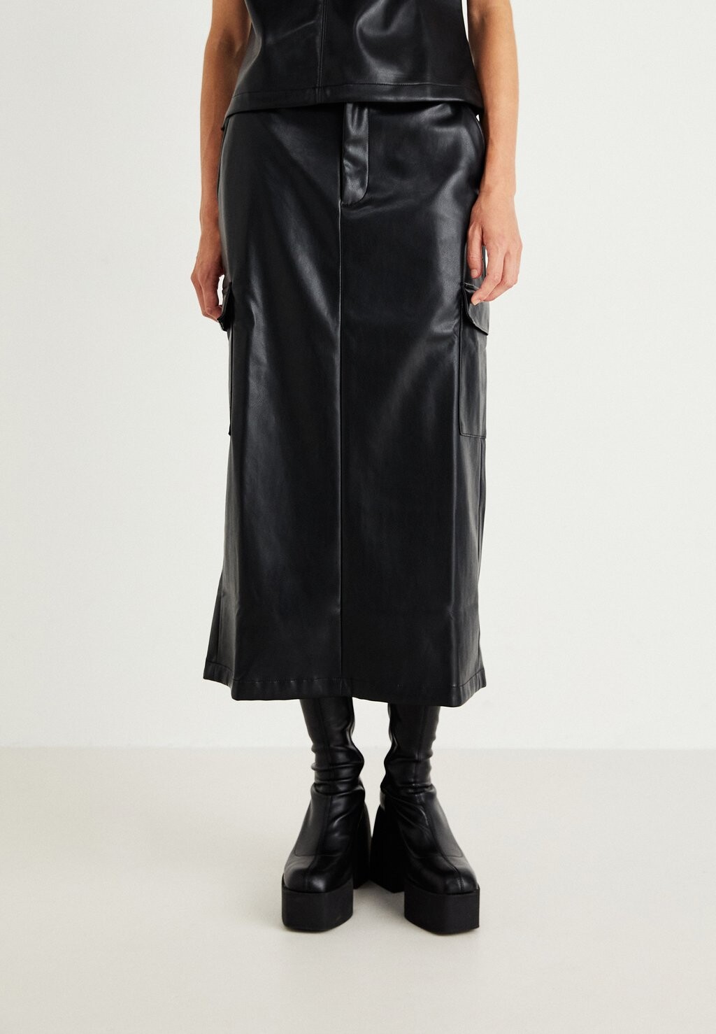 Юбка-карандаш VEGAN UTILITY MIDI SKIRT GAP, черный 
Юбка-карандаш VEGAN UTILITY MIDI SKIRT GAP, черный