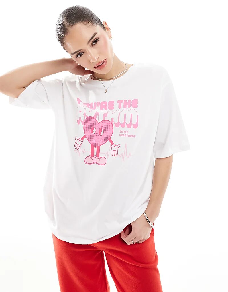 Футболка свободного кроя с рисунком в виде сердца белого цвета на День святого Валентина ONLY
Футболка свободного кроя с рисунком в виде сердца белого цвета на День святого Валентина ONLY