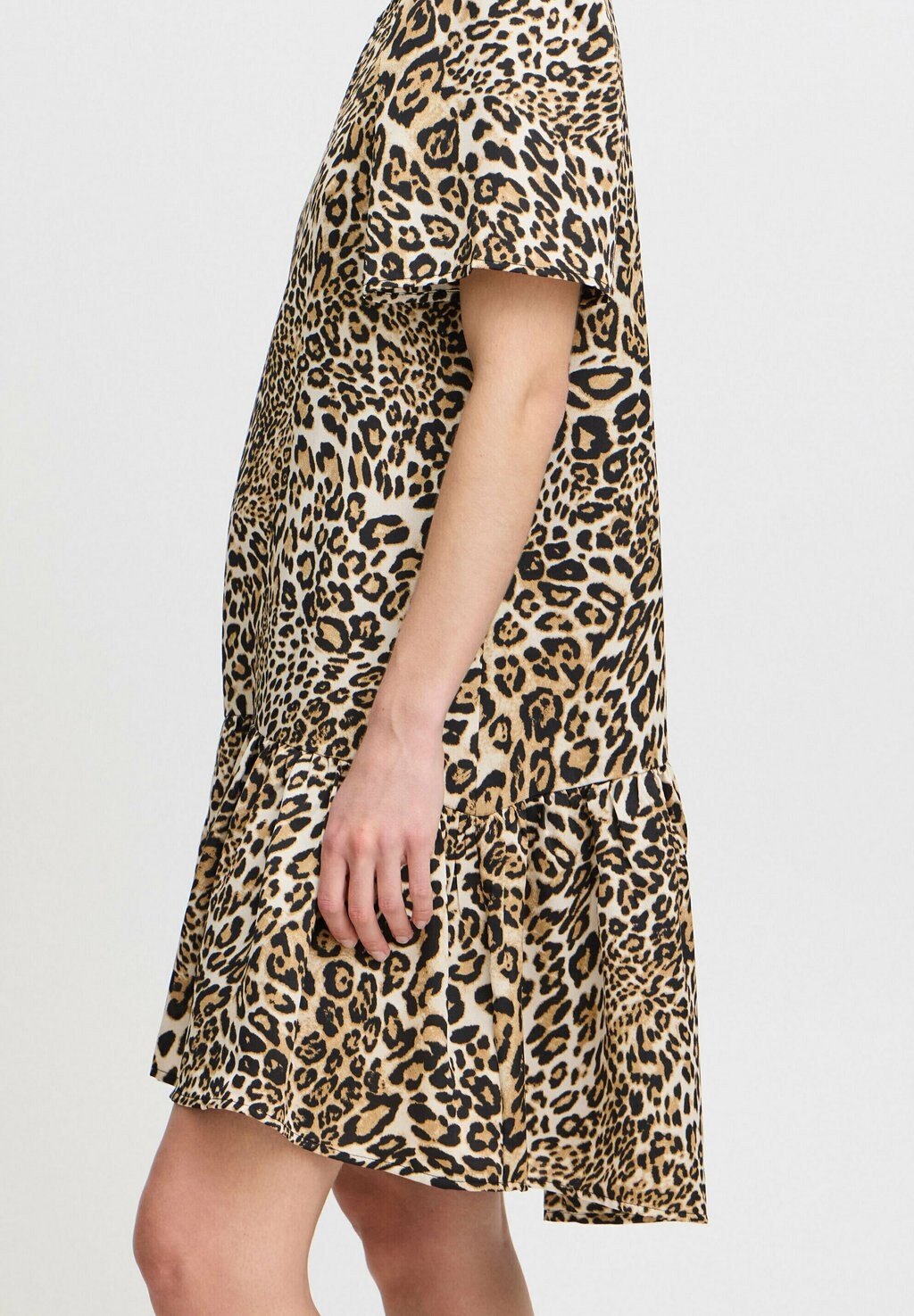 Дневное платье ICAT b.young, черный
Дневное платье ICAT b.young, черный