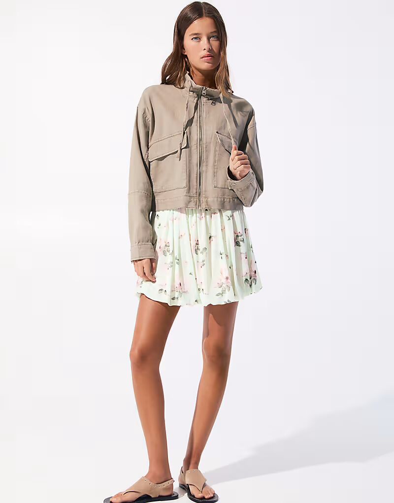 Мини-юбка Pull&Bear с цветочным принтом и сеткой мятного цвета
Мини-юбка Pull&Bear с цветочным принтом и сеткой мятного цвета