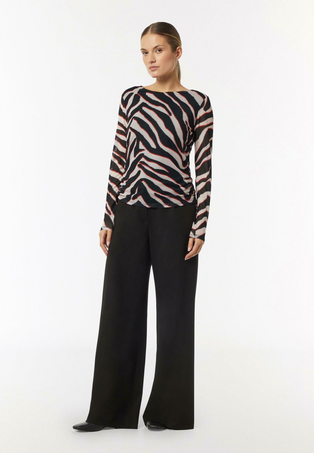 Топ с длинными рукавами RUNDHALS MIT SEITLICHER RAFFUNG comma, светло-розовый 
Топ с длинными рукавами RUNDHALS MIT SEITLICHER RAFFUNG comma, светло-розовый