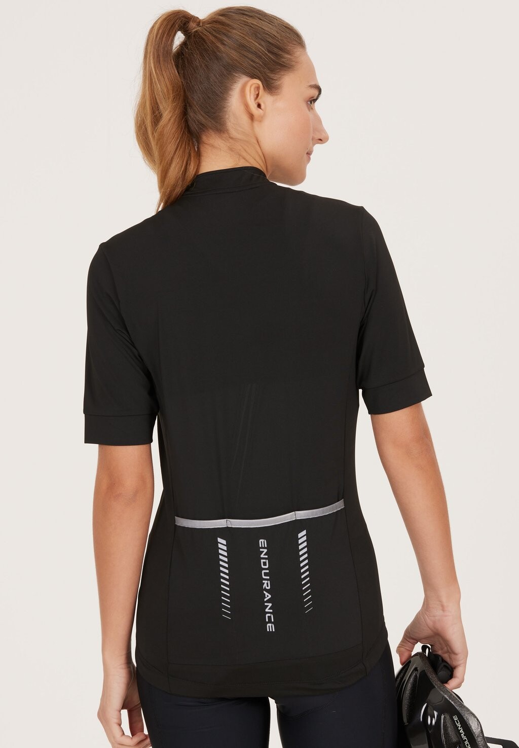 Принт на футболке Endurance, черный
Принт на футболке Endurance, черный