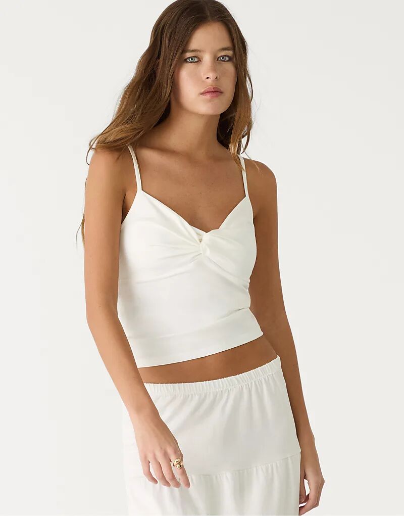 Топ Stradivarius на бретелях с узлом цвета экрю
Топ Stradivarius на бретелях с узлом цвета экрю