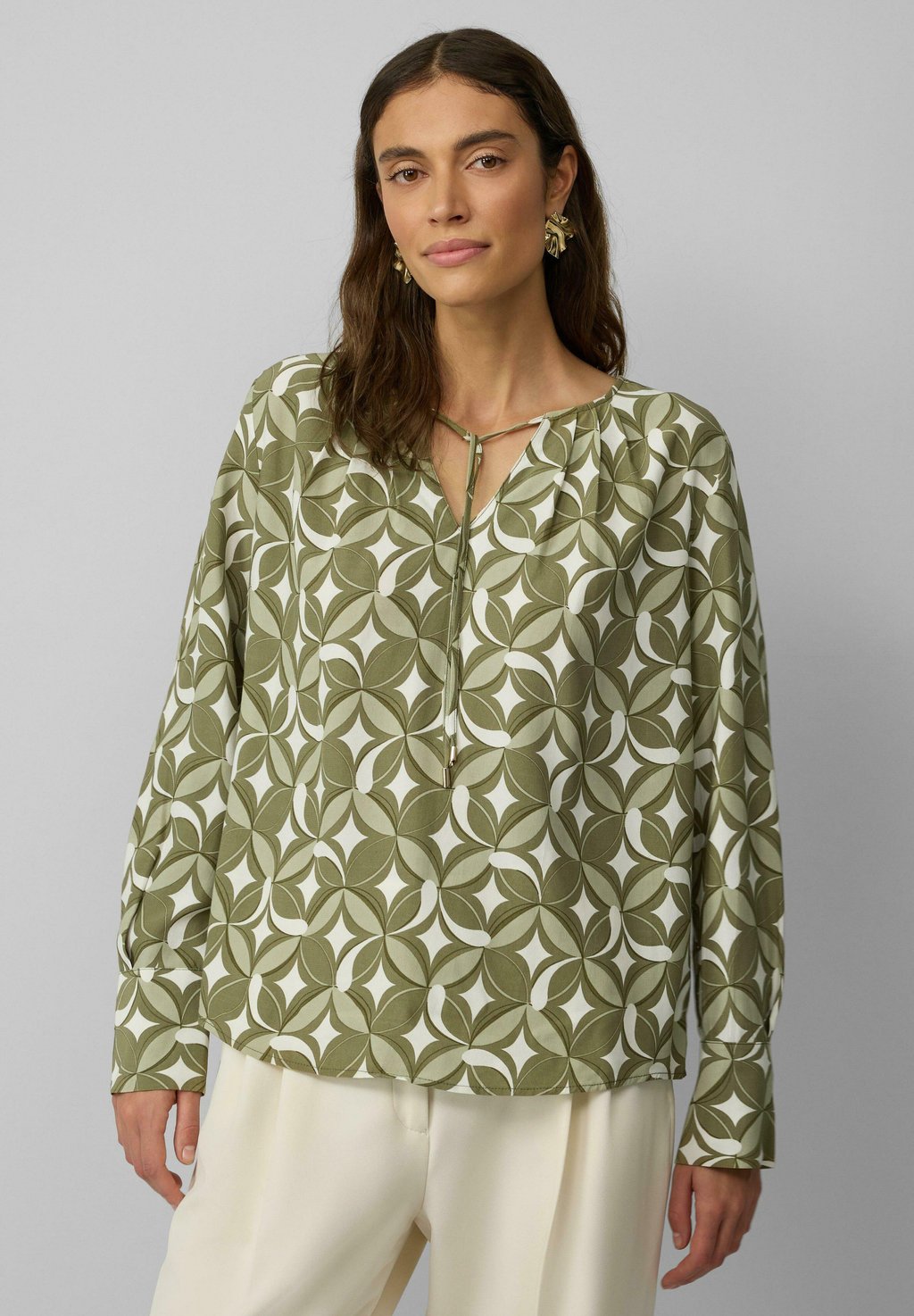 Блуза MIT FALTENDETAILS s.Oliver BLACK LABEL, темно-зеленый
Блуза MIT FALTENDETAILS s.Oliver BLACK LABEL, темно-зеленый