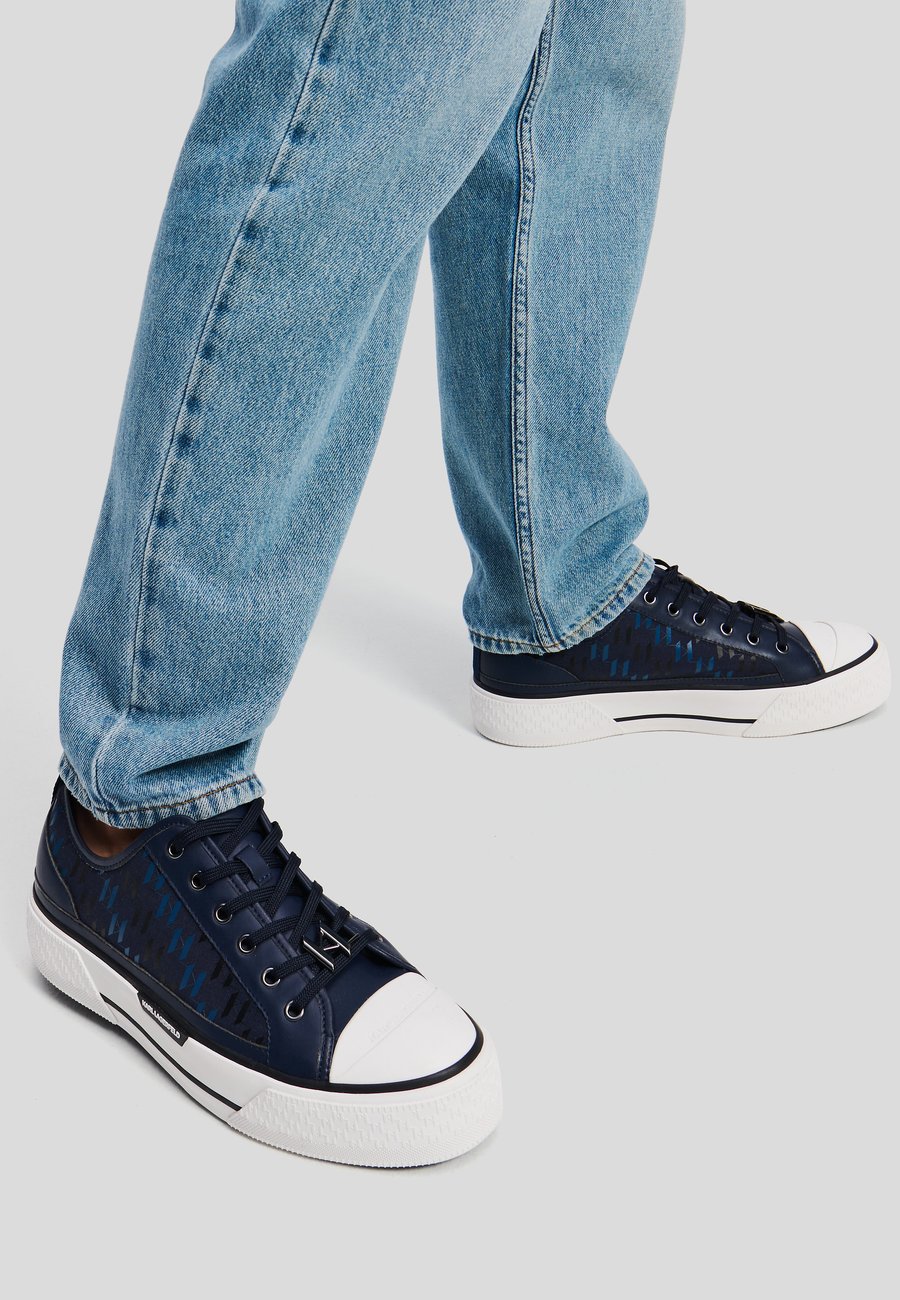 Кроссовки KARL LAGERFELD KAMPUS MAX DUALTONE, Navy Synth Textile W Blue/Dark Blue
Кроссовки KARL LAGERFELD KAMPUS MAX DUALTONE, Navy Synth Textile W Blue/Dark Blue