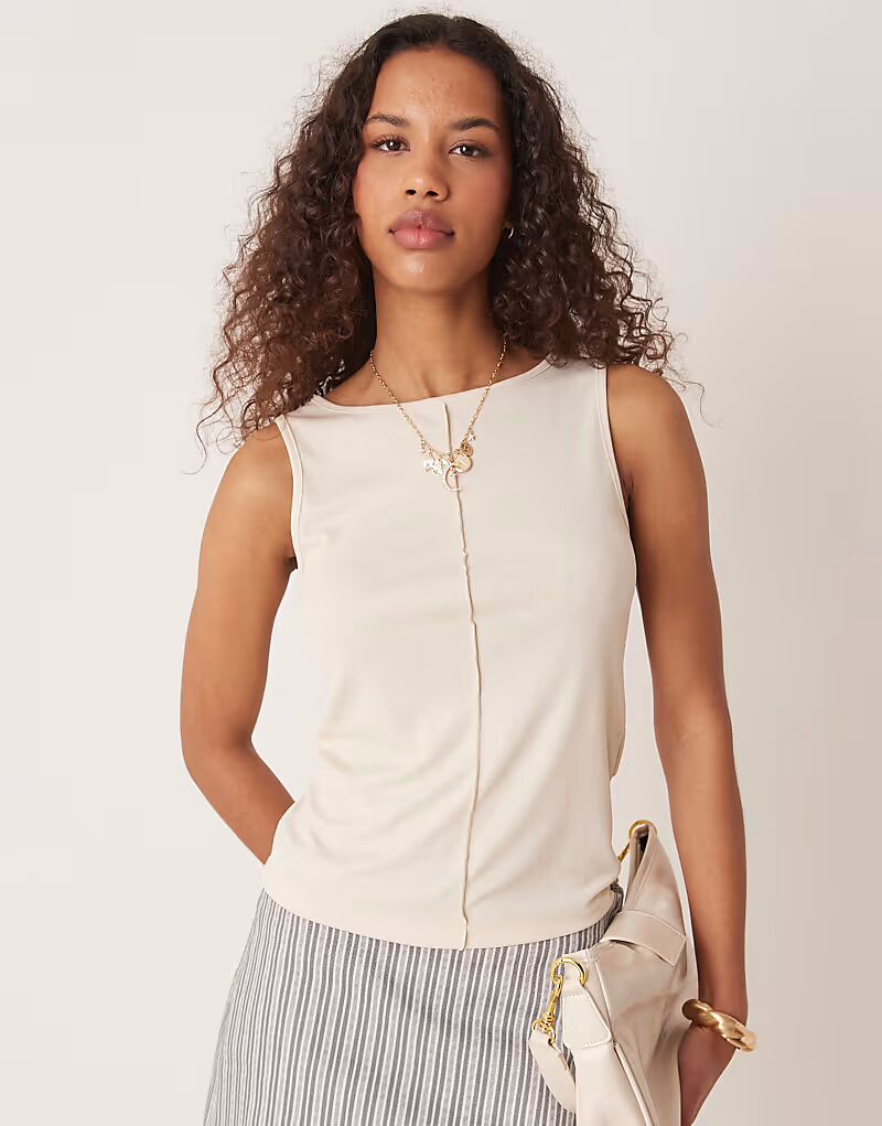 Топ из джерси со швом спереди AWARE кремового цвета
Топ из джерси со швом спереди AWARE кремового цвета