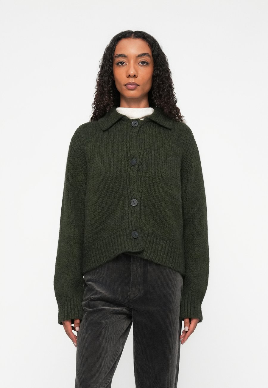 Кардиган Marc O'Polo DENIM CARDIGAN LONGSLEEVE BUTTONS, Dark Green Melange/Dark Green
Кардиган Marc O'Polo DENIM CARDIGAN LONGSLEEVE BUTTONS, Dark Green Melange/Dark Green