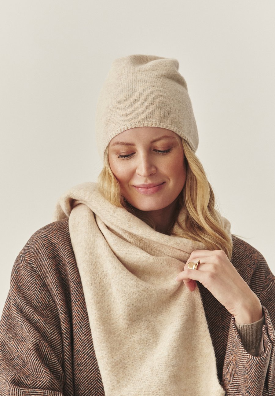 Шапка TATUUM ADIVI , Off White/Off-White
Шапка TATUUM ADIVI , Off White/Off-White