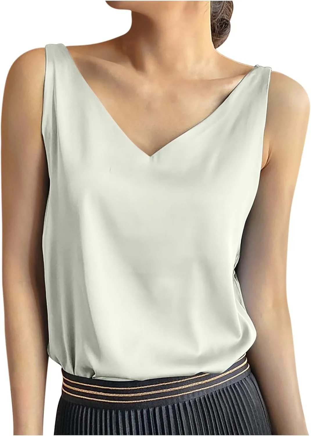 Топ для женщин летний безрукавный из шелка и сатина
Топ для женщин летний безрукавный из шелка и сатина