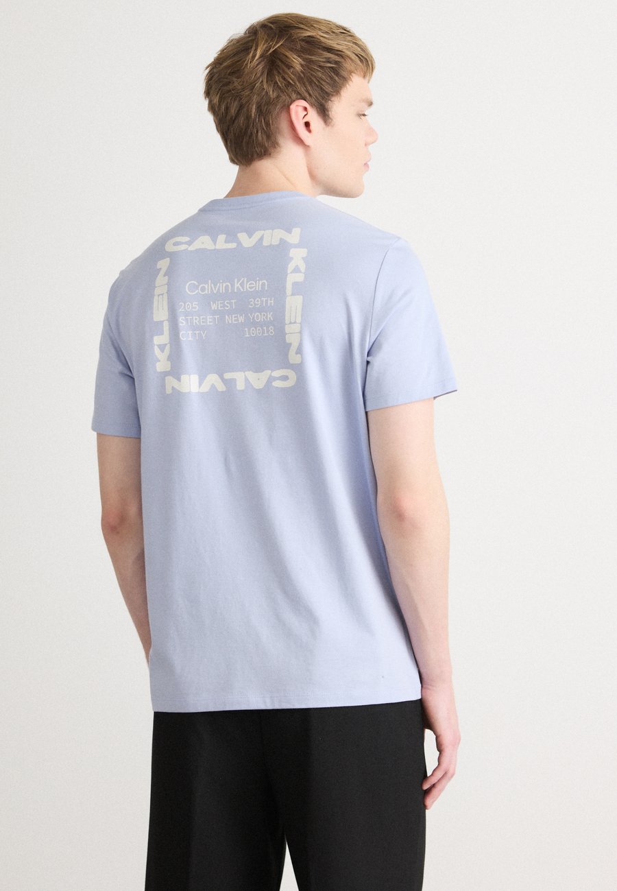 Футболка Calvin Klein Jeans 30S BOX GRAPHIC , Casual Blue/Light Blue, Синий, Футболка Calvin Klein Jeans 30S BOX GRAPHIC , Casual Blue/Light Blue
Футболка Calvin Klein Jeans 30S BOX GRAPHIC , Casual Blue/Light Blue, Синий, Футболка Calvin Klein Jeans 30S BOX GRAPHIC , Casual Blue/Light Blue