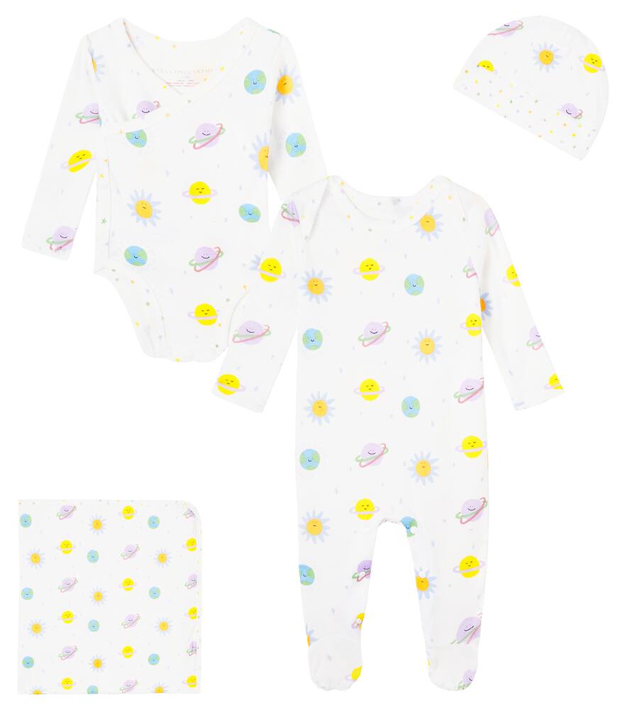 Комплект для малыша: боди, комбинезон, шапочка и плед из хлопка Stella McCartney Kids, Ivory/Colorful
Комплект для малыша: боди, комбинезон, шапочка и плед из хлопка Stella McCartney Kids, Ivory/Colorful