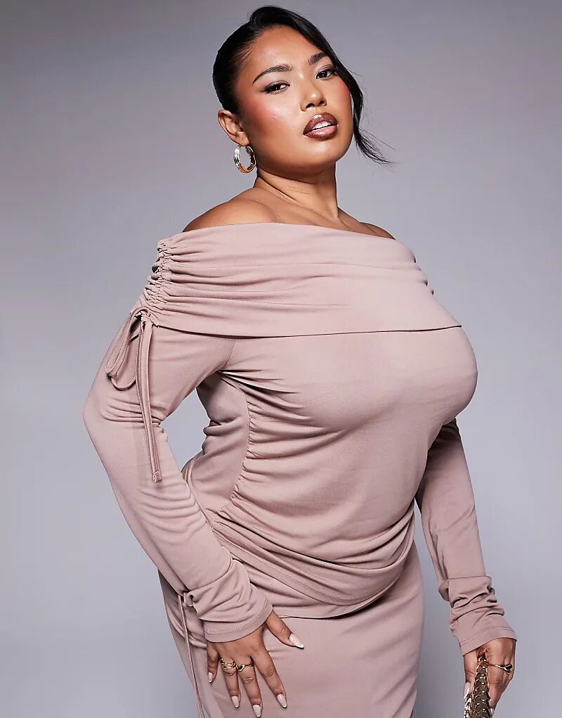 Топ с длинными рукавами и присборенной отделкой из меха норки с мягкой ручкой и открытыми плечами ASOS
Топ с длинными рукавами и присборенной отделкой из меха норки с мягкой ручкой и открытыми плечами ASOS