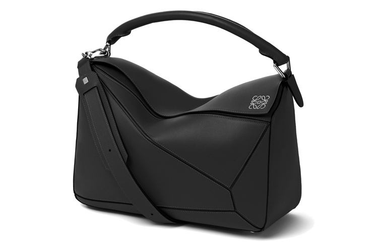 Кожаная головоломка Пазл Коровы, Сумка через плечо, Кроссбоди, Женская сумка среднего размера черный LOEWE
Кожаная головоломка Пазл Коровы, Сумка через плечо, Кроссбоди, Женская сумка среднего размера черный LOEWE