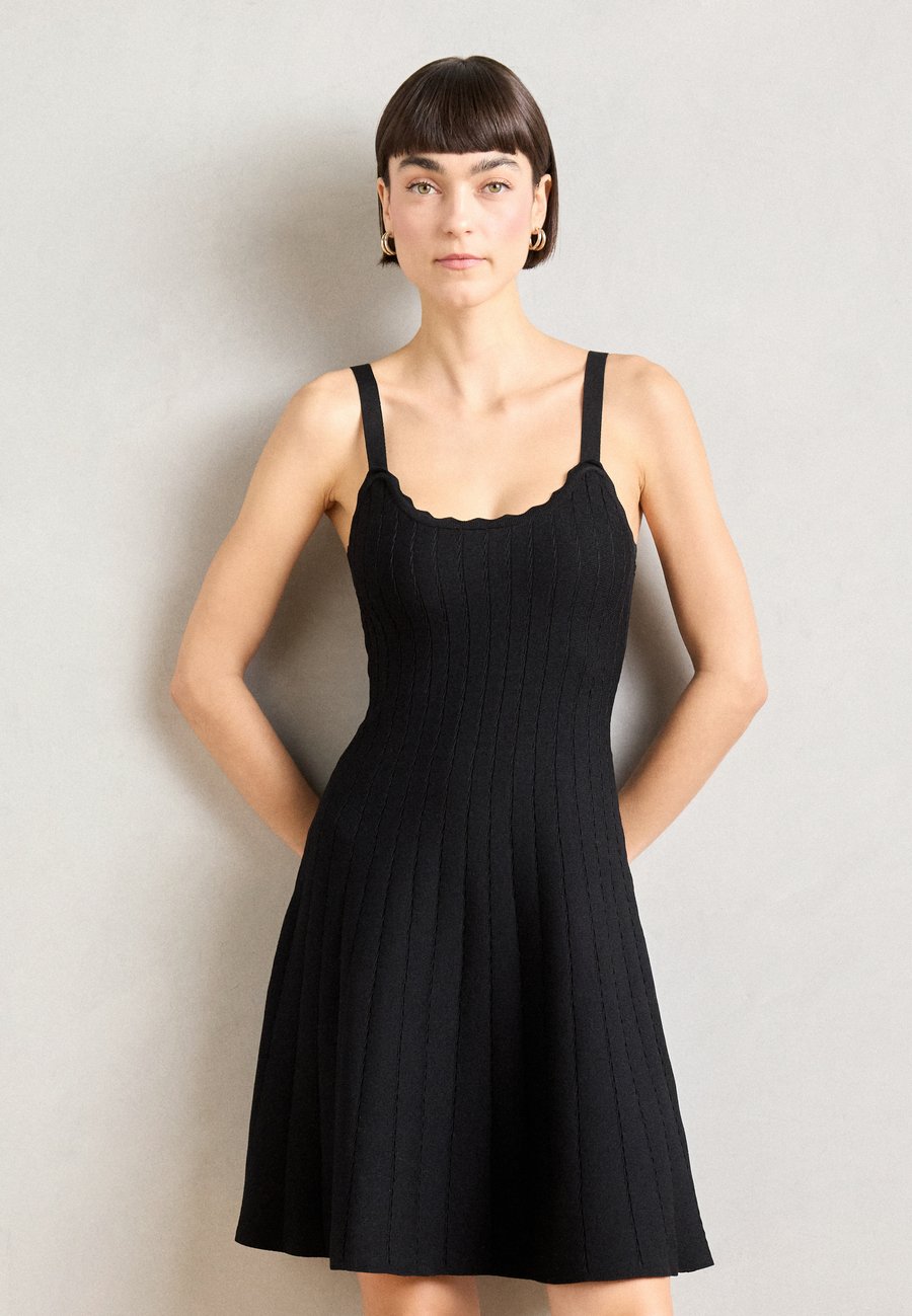 Платье Morgan Jumper dress, Noir Melange/Black
Платье Morgan Jumper dress, Noir Melange/Black