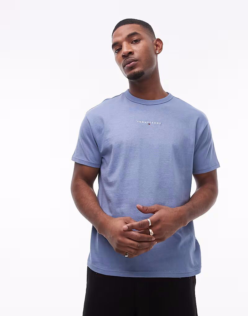 Tommy Jeans - футболка светло-голубого цвета с небольшим линейным логотипом
Tommy Jeans - футболка светло-голубого цвета с небольшим линейным логотипом